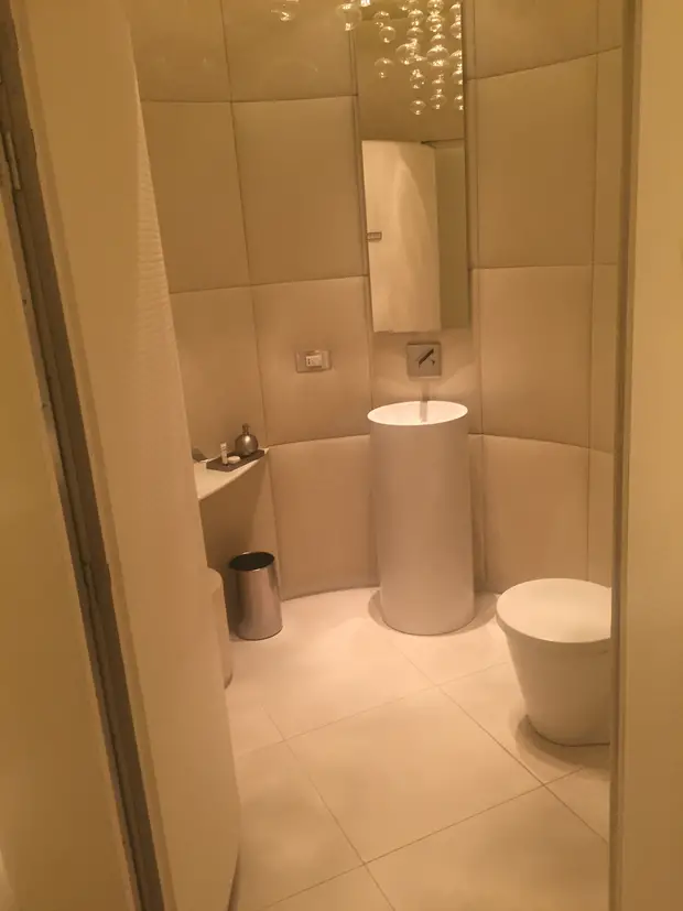 Shower in an Air France lounge
