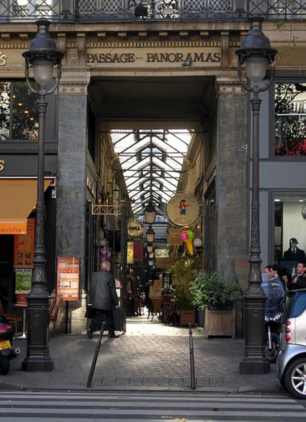 entrance of the passage des panoramas