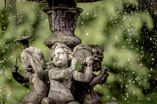 Fontaine Paris Eau Chérubins Statues