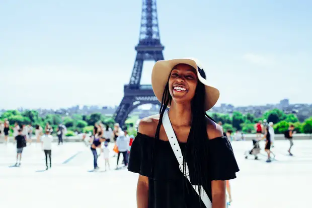 girl in front of the eiffel tower