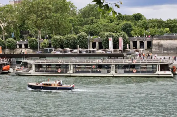J’ai testé le dîner-croisière des Bateaux Parisiens. Voilà mon avis