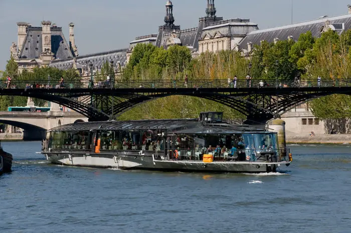 bateaux parisiens sur la seine
