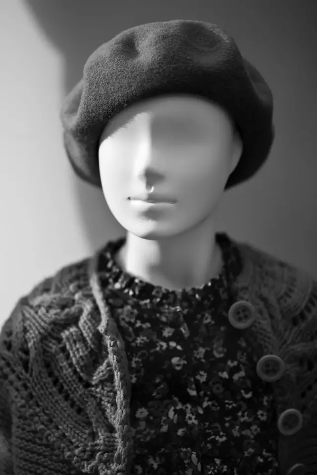 mannequin avec beret