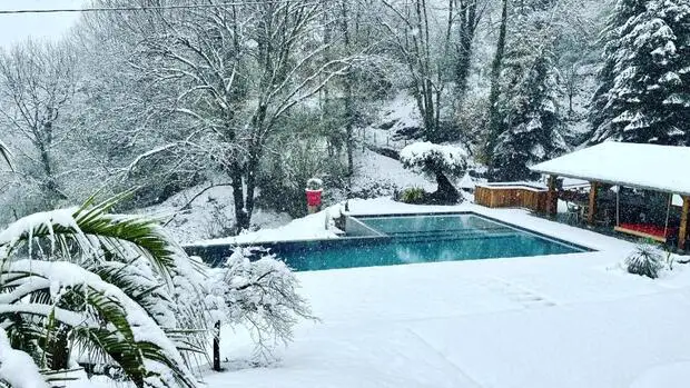 piscine avec neige