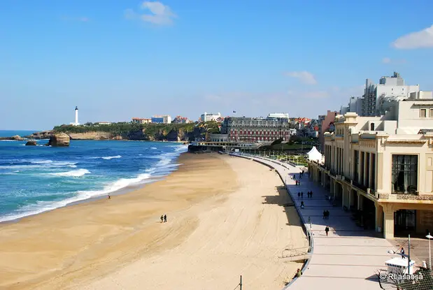 grande plage biarritz