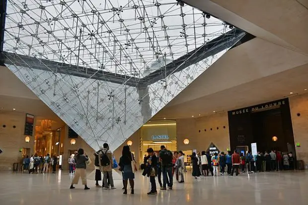 pyramide inversée carrousel du louvre