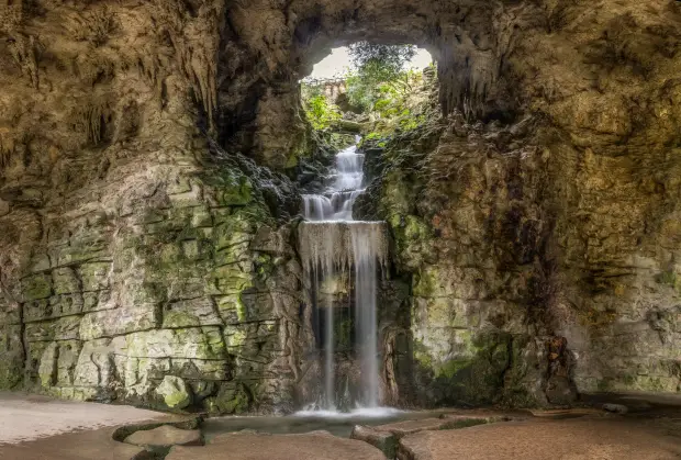 Waterfall of the Parc des Buttes Chaumont