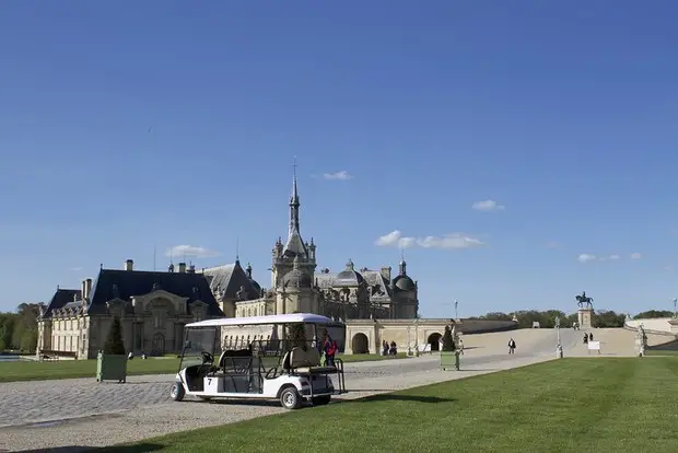 Voiturette à louer au Domaine de Chantilly