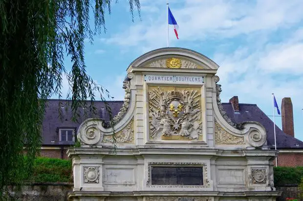 Le fronton de la Citadelle de Lille