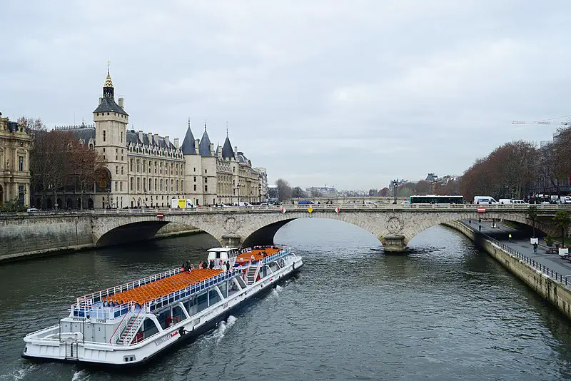 Bateaux-mouches 