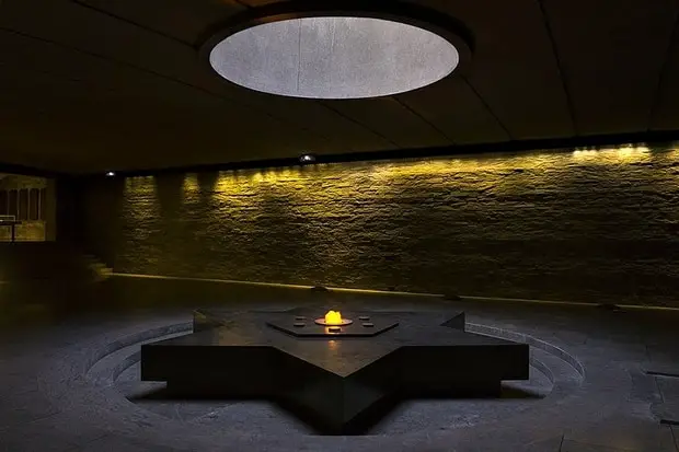 Crypte au Memorial de la Shoah Paris