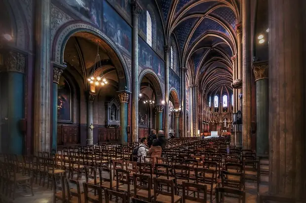 L'intérieur de l'église St Germain-des-Prés