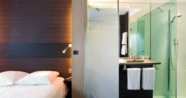 bathroom hotel oceania
