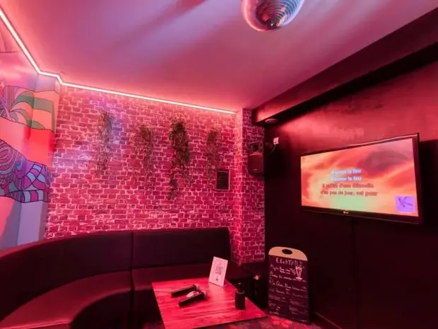karaoke box