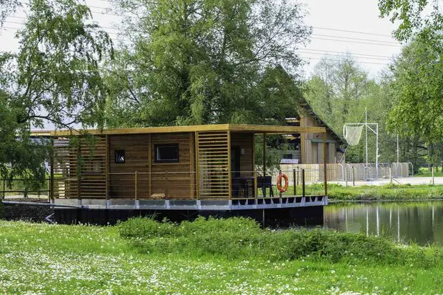 Maison sur l'eau au Lieu Dieu