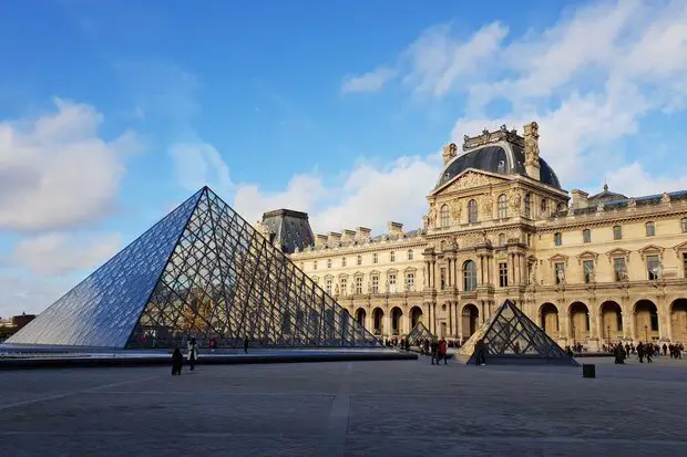 Le Musée du Louvre à Paris