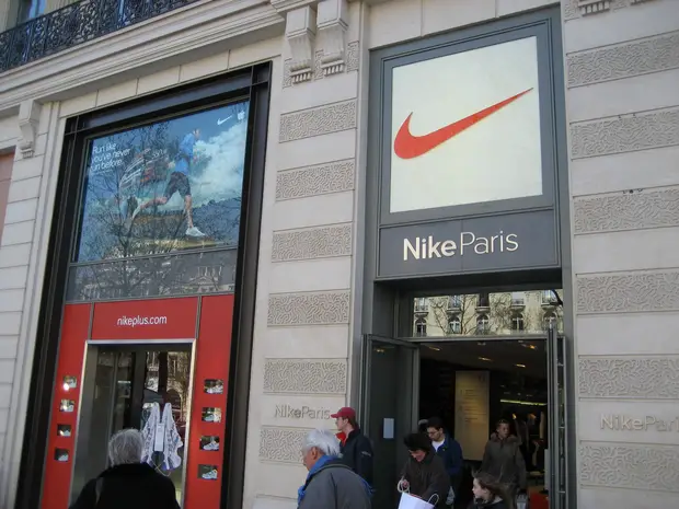 nike store champs elysees