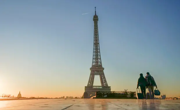 suitcases eiffel tower