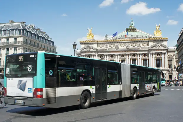 Bus avec Opera de Paris