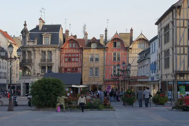 Place de l'hôtel de ville Troyes