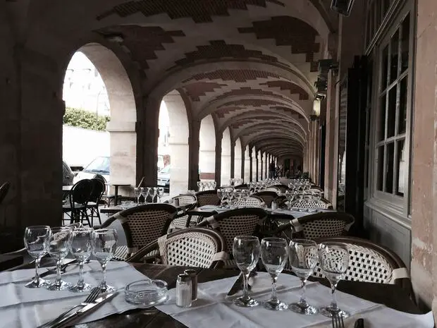 terrasse sous arcades