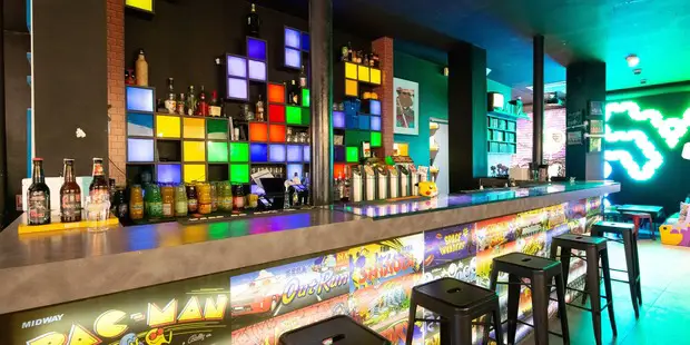 player one bar