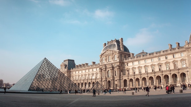 Pyramide du Louvre