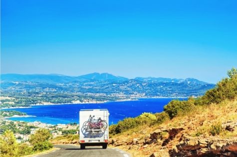 camping car sur la route