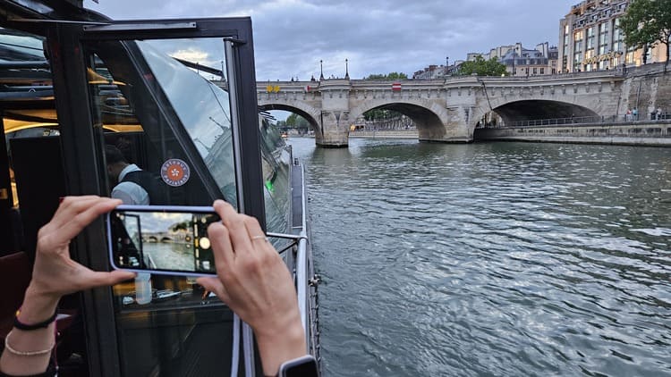 Prendre une photo sur la Seine
