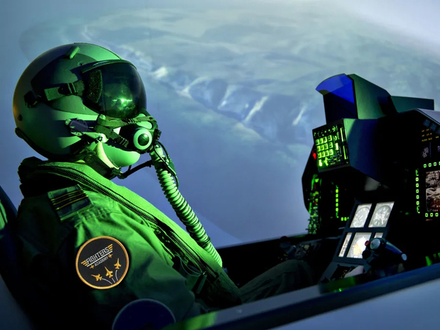 Simulateur de pilotage d'avion de chasse