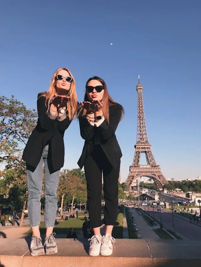 femmes habillés chic et décontracté