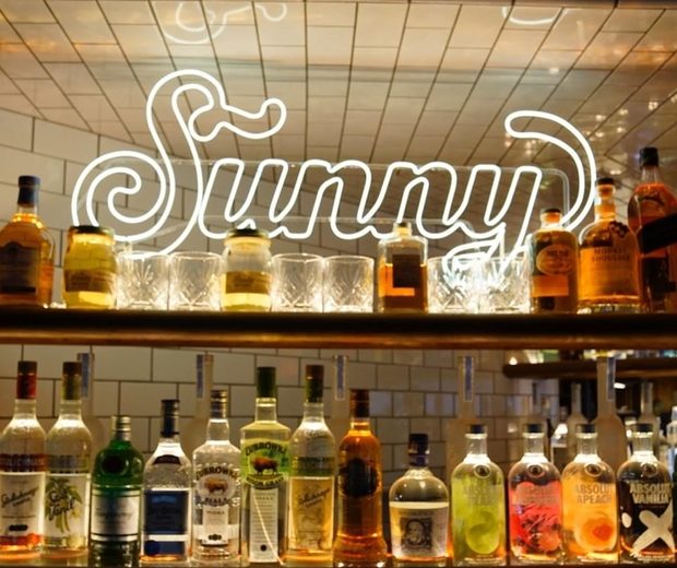 sunny bar 