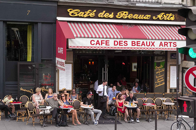 terrasse en été à Paris