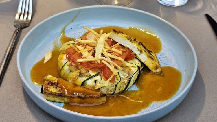 Légumes de saison rôtis & tofu croustillant, jus safran-tomate