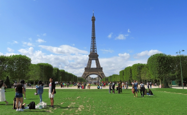 tour eiffel champ de mars