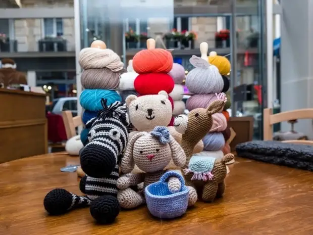 knitting characters 