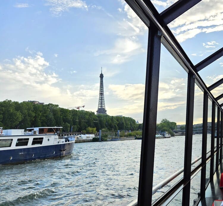 La Tour Eiffel vue du bateau
