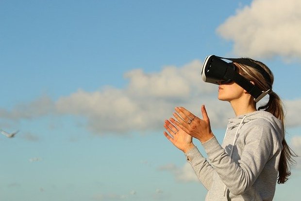 Femme réalité virtuelle