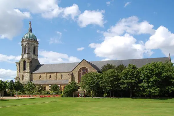 Eglise notre dame en saint Melaine