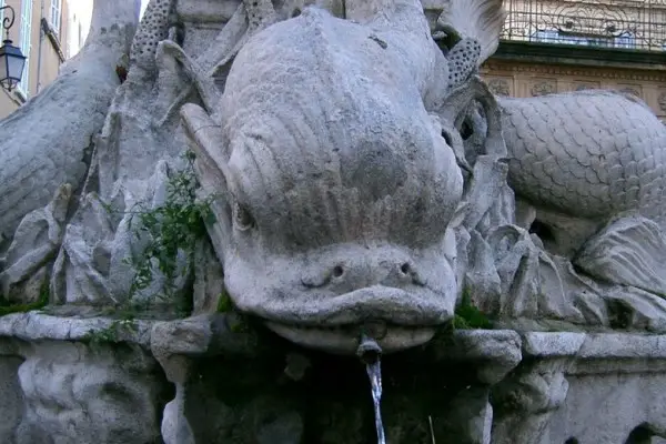 Fontaine-des-Quatre-Dauphins