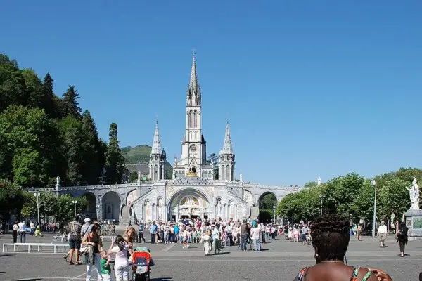 Front view Basilica of our Lady of the Rosary