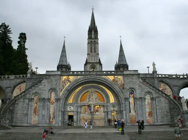 Porche Basilique du Rosaire