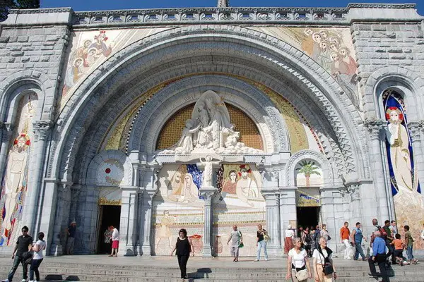 Porche de la basilique du rosaire