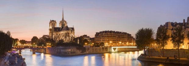 Vue de Notre Dame à la tombée de la nuit