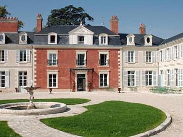 Hôtel & Spa du Domaine des Thômeaux The Originals Relais