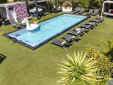 Hôtel Eden Cassis   centre ville  piscine chauffée jacuzzi et sauna   parking privé