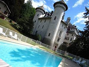 Cosy castle with pool