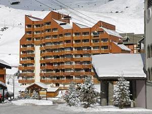 Apartment Lac du Lou 607 by Interhome