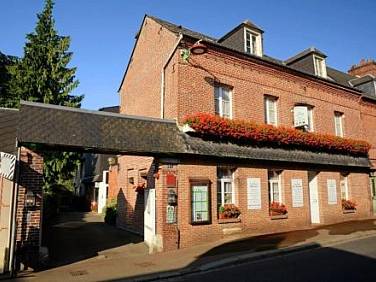 Hôtel Restaurant La Paix La Robe et le Palais