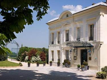 Pavillon Henri IV Hotel Restaurant Gastronomique Terrasse